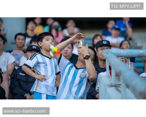 漳州足球比赛热潮来袭球迷齐聚为家乡球队呐喊助威